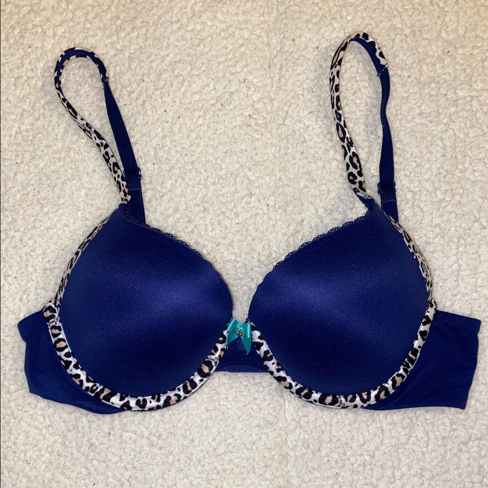 NEW - VS Pink bra